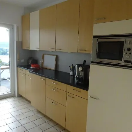 Grosszuegige Mit Terrasse Und Rheintalblick In Ruhiger Wohnlage لينتس آم راين