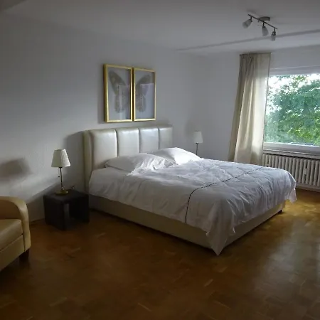 Grosszuegige Mit Terrasse Und Rheintalblick In Ruhiger Wohnlage شقة