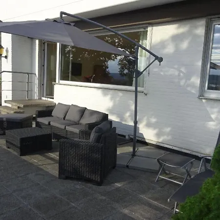 Grosszuegige Mit Terrasse Und Rheintalblick In Ruhiger Wohnlage شقة