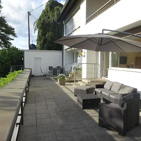 شقة Grosszuegige Mit Terrasse Und Rheintalblick In Ruhiger Wohnlage لينتس آم راين